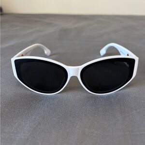 Beautiful White Round Check Logo Cat-Eye Sunglasses